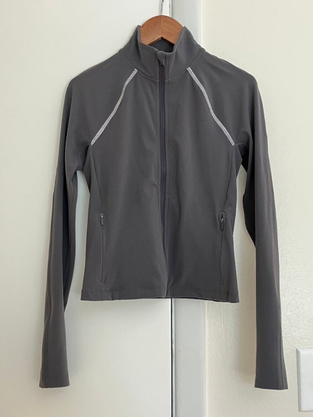 Aritzia TnAction TnaBREATHE Championship Zip-Up longsleeve jacket XS